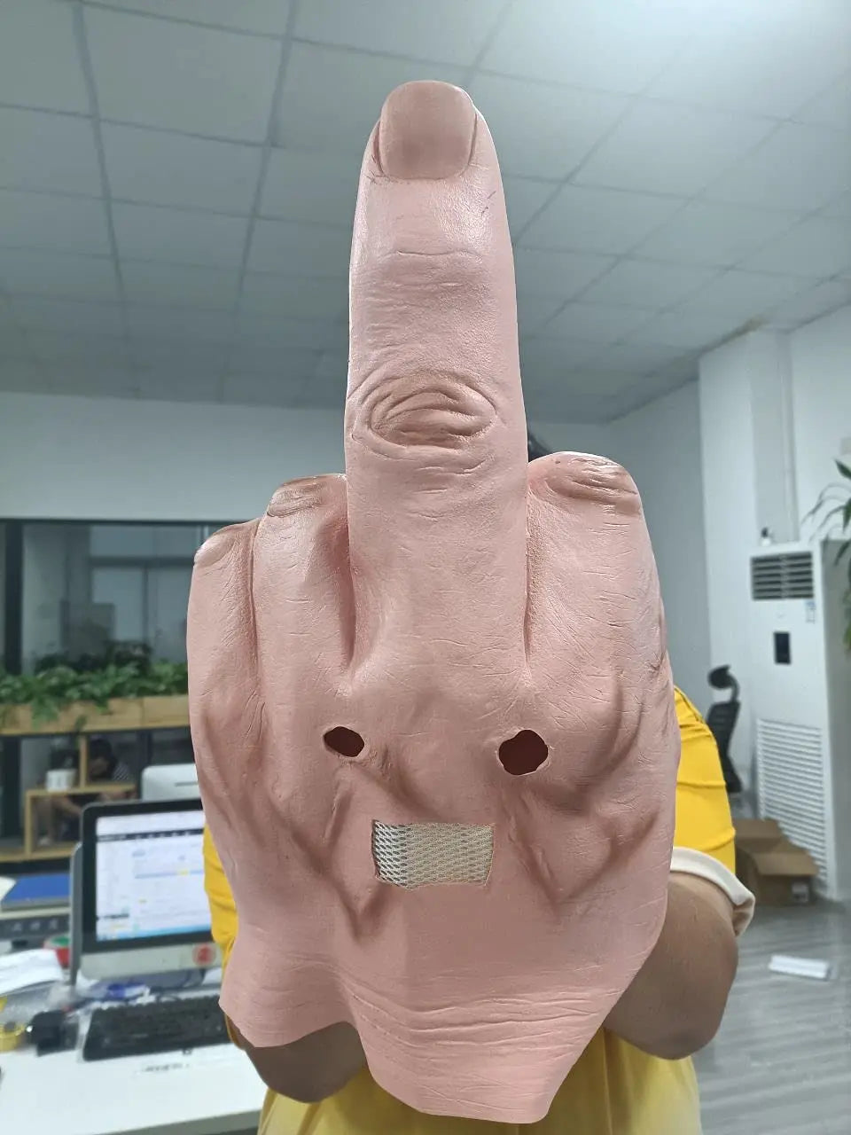 Masque Doigt du Milieu GĂ©ant â Pour Halloween, Cosplay ou Gros DĂ©lire entre Amis !