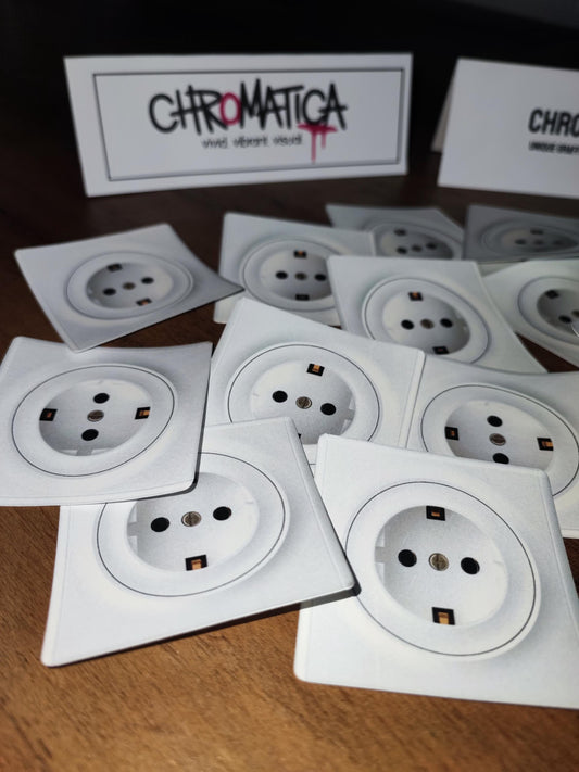 Autocollants Blague Prise Électrique – Lot de 10 Stickers Ultra Réalistes & Résistants | Format EU 6x6 cm